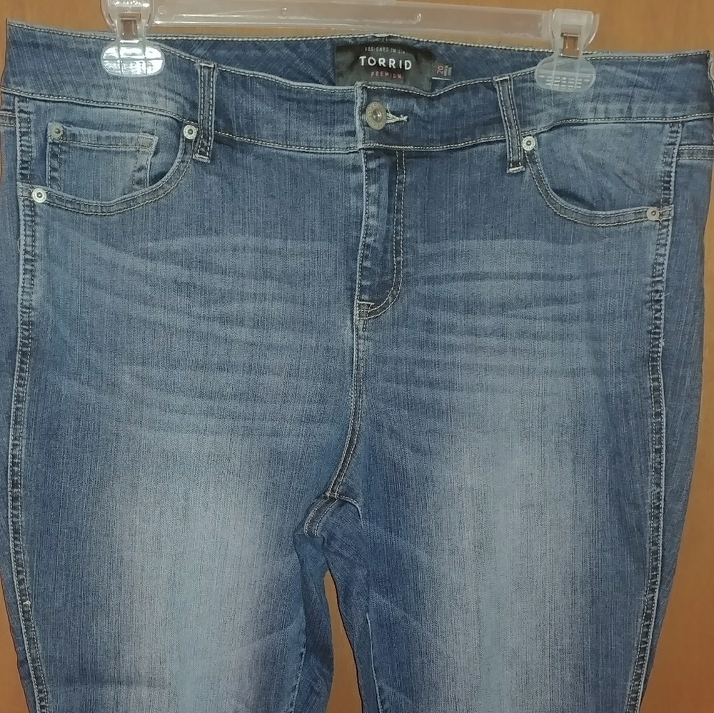 Torrid Skinny Fit Capris Size 20